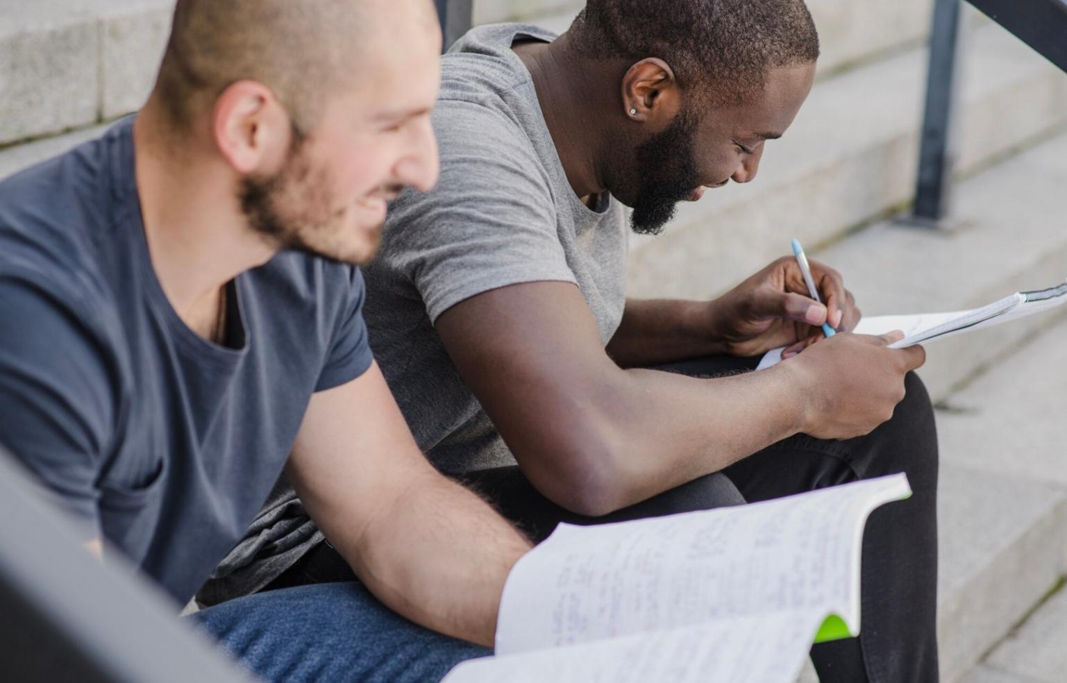 Équipe de startup célébrant leur réussite